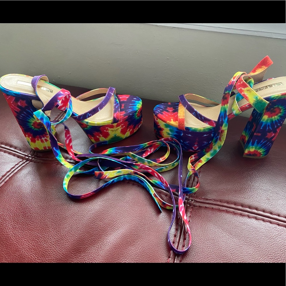 Rainbow tie-dye platforms